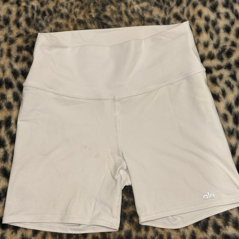 ALO Yoga Women's Beige Bike Shorts